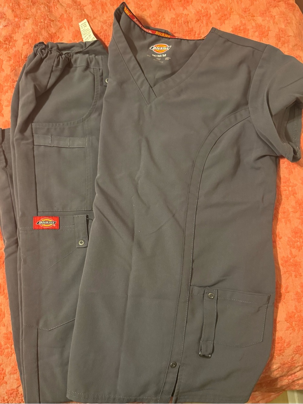 Dickies Two-Piece Gray Scrub Set - V-Neck Top & Cargo Pants